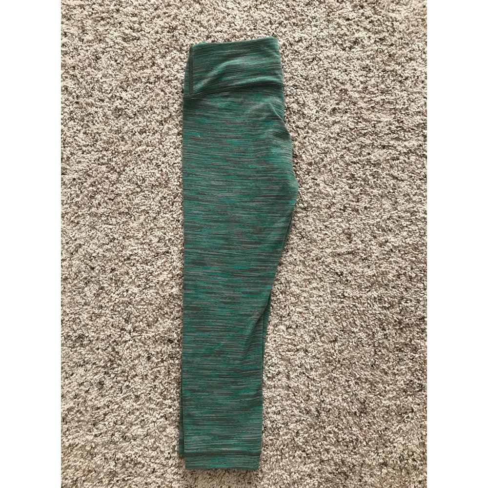 Lululemon cropped yoga pants💕